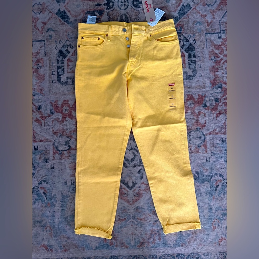 Levi’s wedgie fit ~ yellow